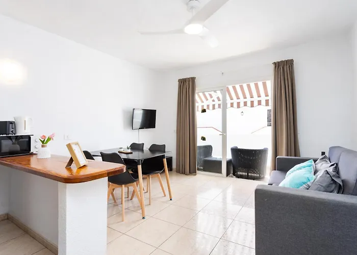 Home2book Americas Coastal Apt, Pool & Terrace アロナ